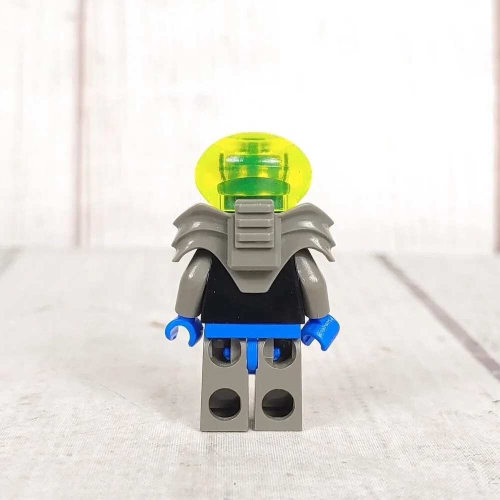 Lego Insectoids sp026 Zotaxian Alien Female Minifigure - Sharp UFO Gypsy Moth